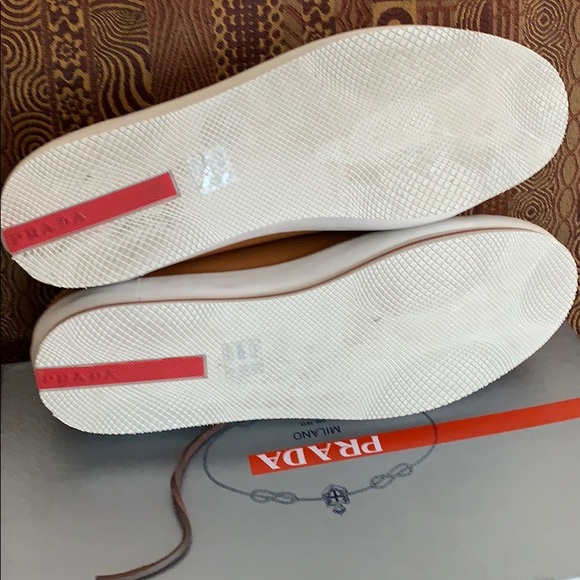 IMMACULATE PRADA ‘PULL UP 1L’ in US 11! - Picture 5 of 5